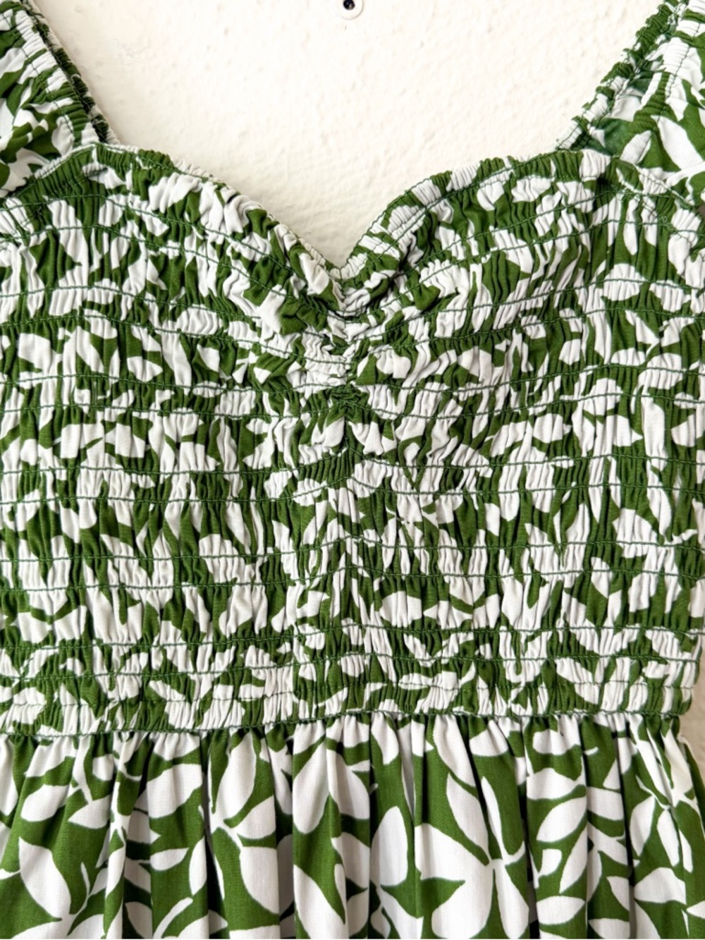 Abercrombie & Fitch Smocked Green & White Floral Midi Dress - Picture 5 of 9